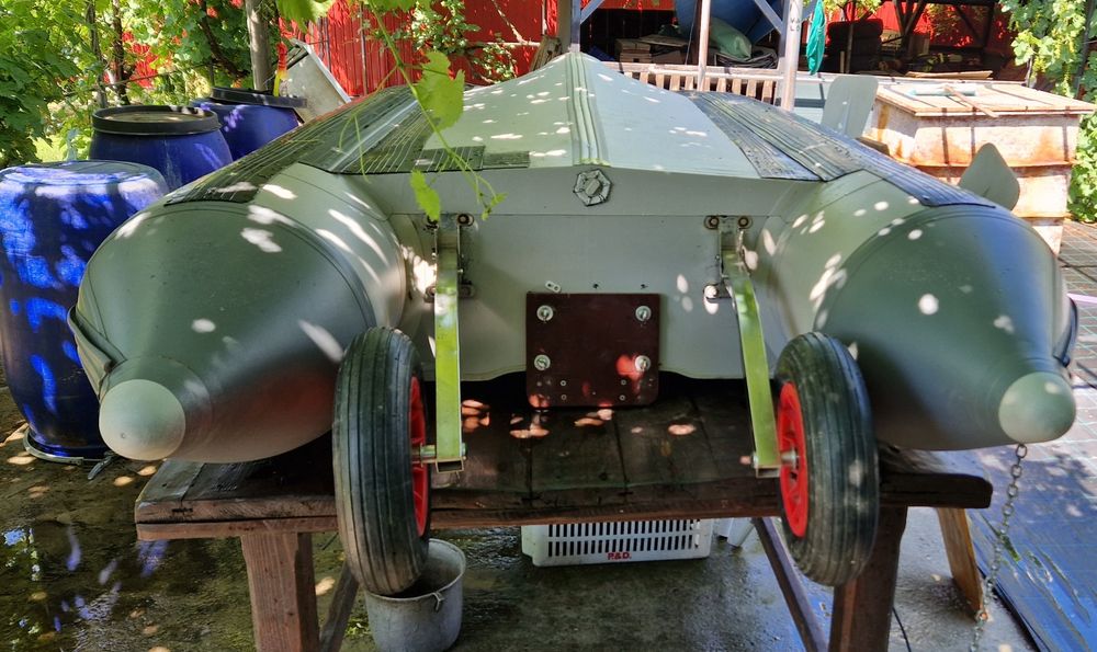 Barca Visoli gonflabila cu motor si peridoc