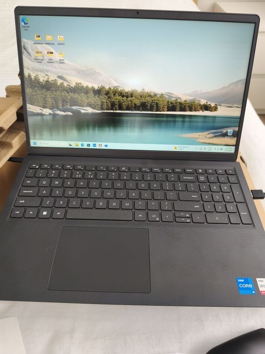 Laptop DELL Vostro 3520, Intel Core i5-1235U pana la 4.4 GHz, 15.6"