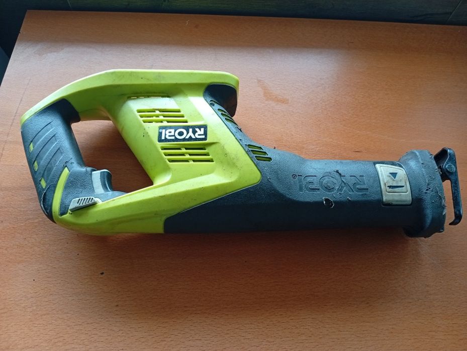 Ferăstrău sabie ryobi 18v