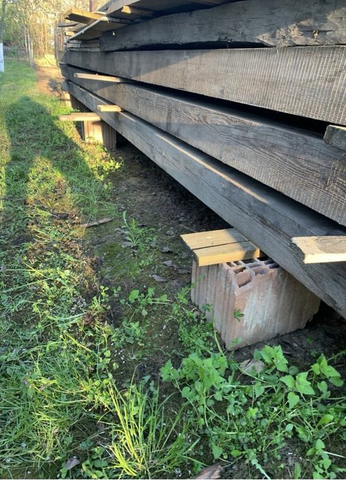 Vând 3 grinzi de lemn de esență tare