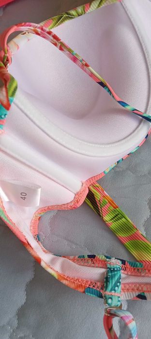 Нов бански в две части