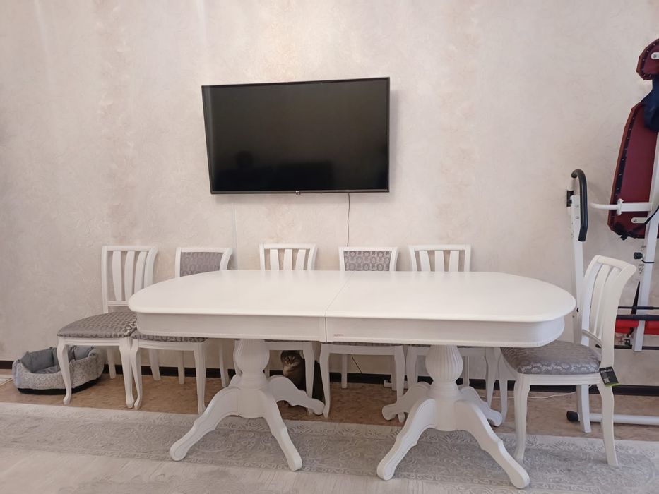 Обеденный стол стулья