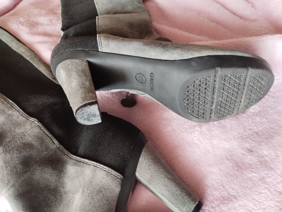 Нови ботуши GEOX  , номер 37, естествен велур с черно.