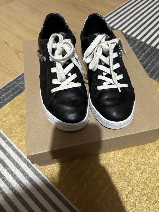 Guess обувки………………….