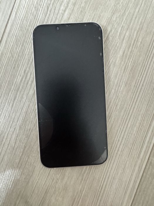 Смартфон IPhone 13 цвет белый 128гб