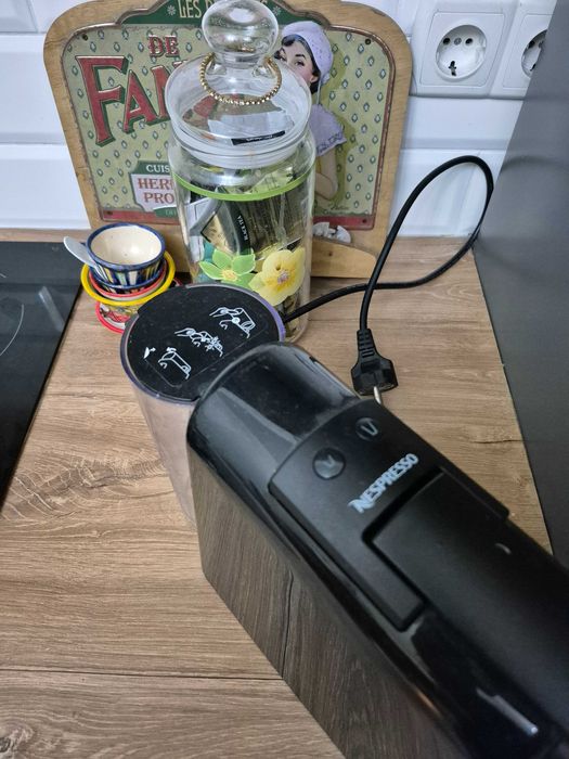 Кофемашина капсульная Delonghi