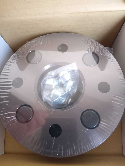 Продавам нови висококачествени фланци за джанти MAZDA / MITSUBISHI