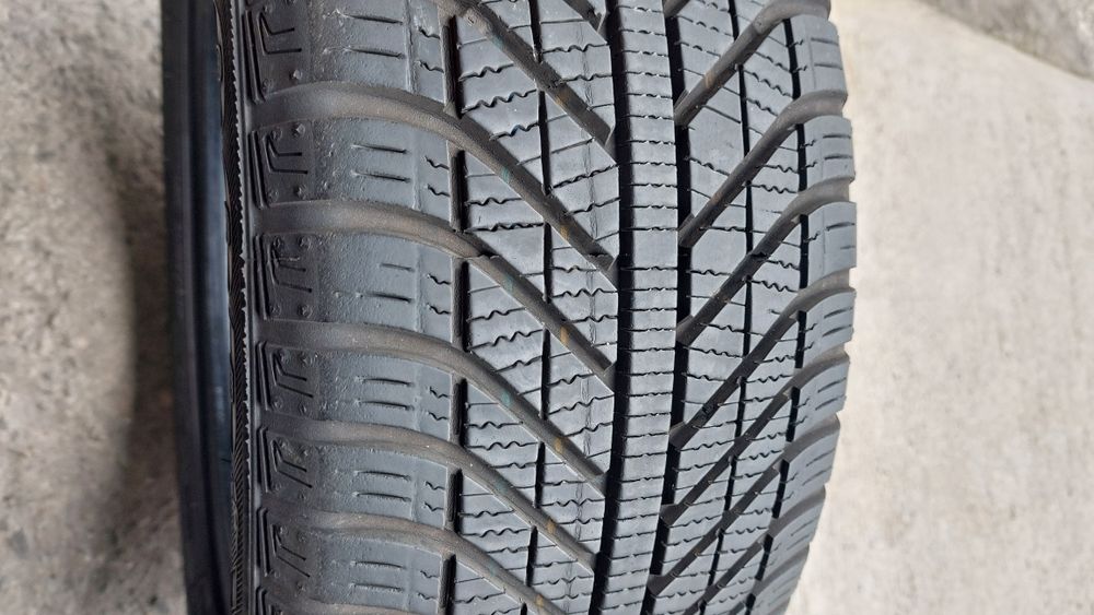 Всесезонни гуми 205/50/17 Goodyear Vector4Seasons 4 броя