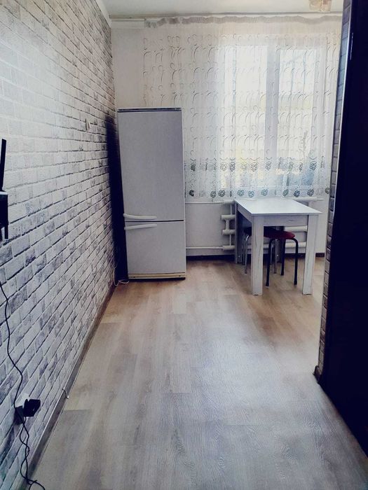 Сдается  посуточно, по часам в 4м мкр-не.