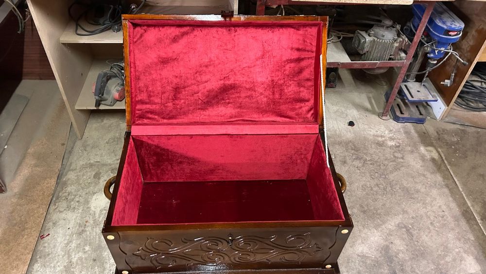 Сундук из дерева