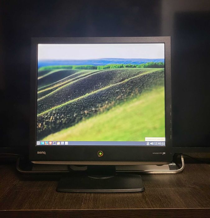 Монитор BenQ E700 17" DVI VGA