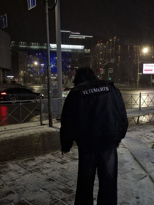 Продам бомбер Vetements / Police