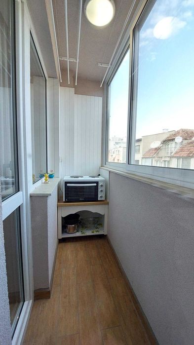 Луксозен 2-стаен апартамент, център Варна