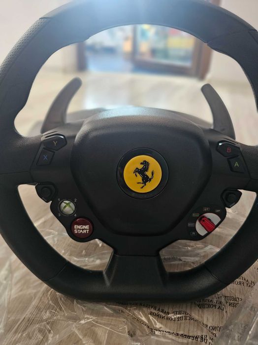 Volan Ferrari si pedale compatibil cu Xbox360