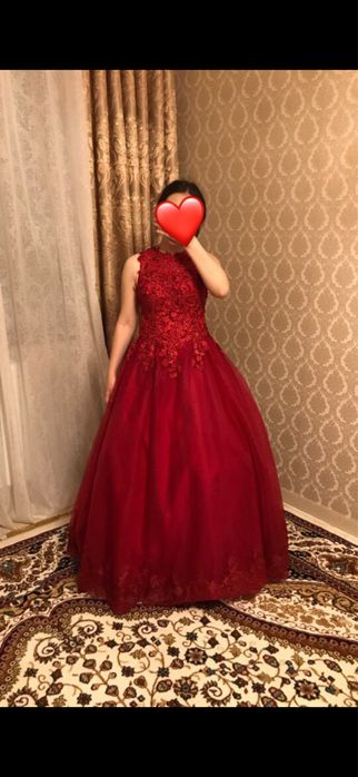 Платье пышное , цвет бордовый