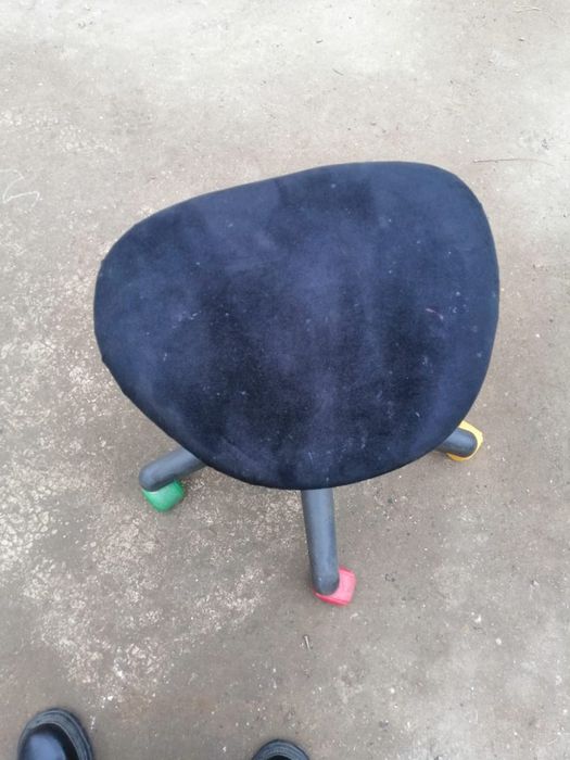 Б/у стул для мастера.