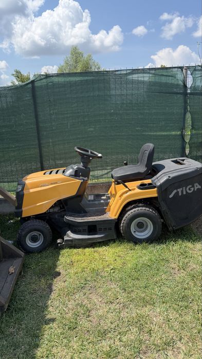 Vand sau schimb. Tractoras gazon stiga