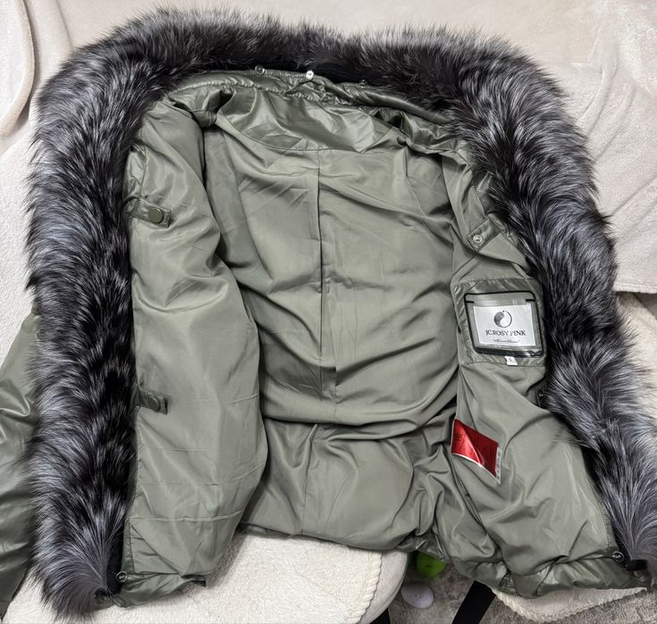 Куртка пуховик женский продам