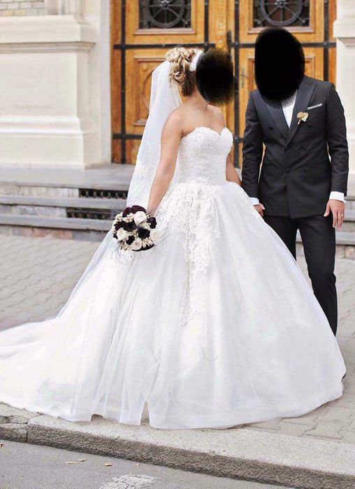 Vand rochie de mireasa tip printesa pret 400 de lei