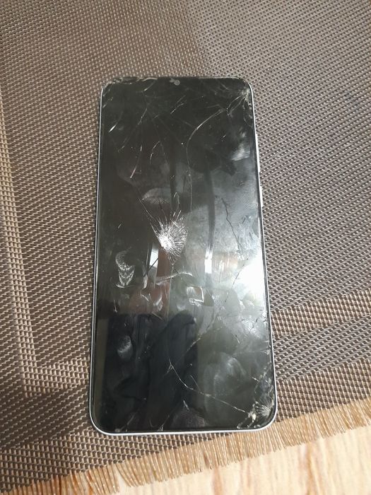 Vând samsung 04s