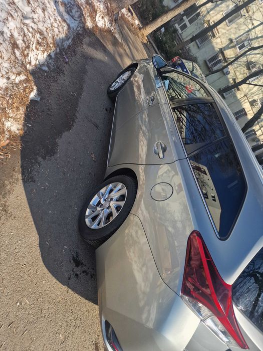 TOYOTA Auris 2015 — imagine 4