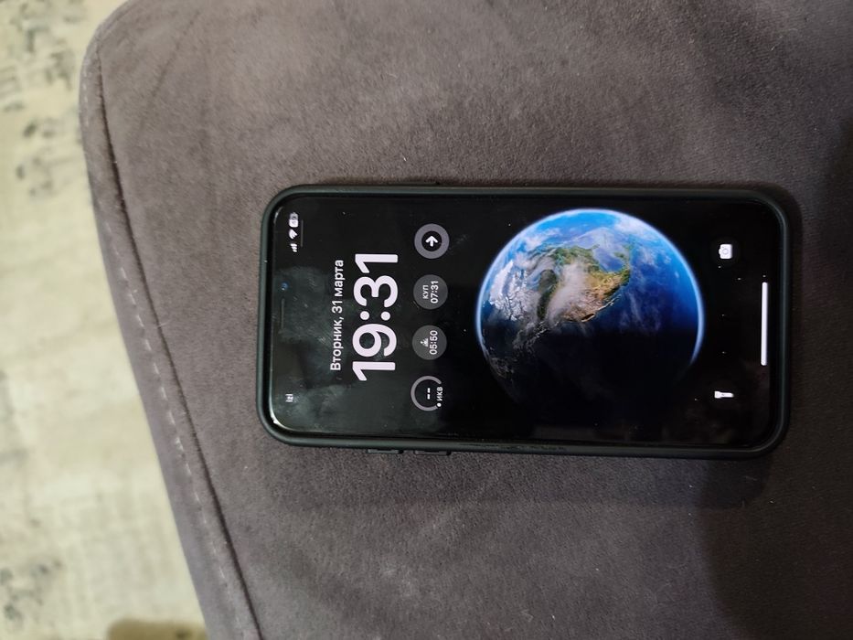 Продам айФон на запчасти