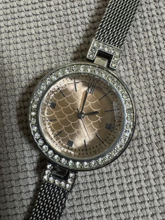 Дамски нежен часовник