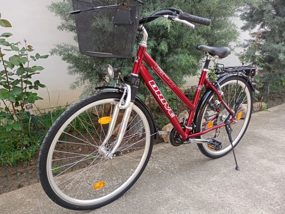 Vând bicicletă damă DRIVE,roti 28,cu 21 viteze,stare ca nouă !