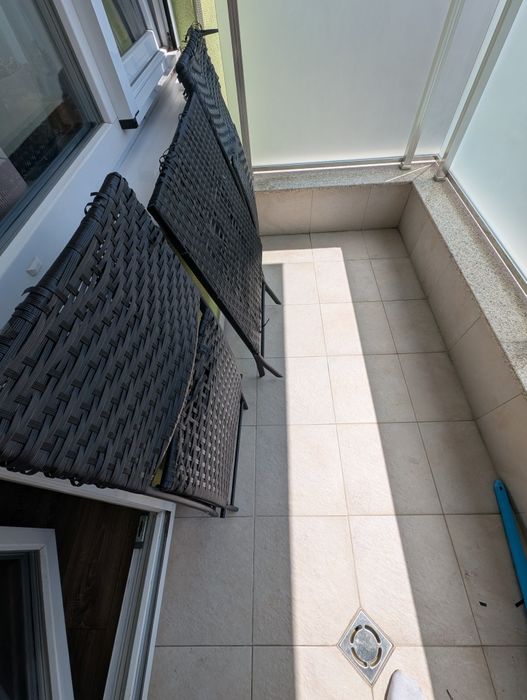 Комплект маса и 2 (два) стола за тераса или градина Vestli