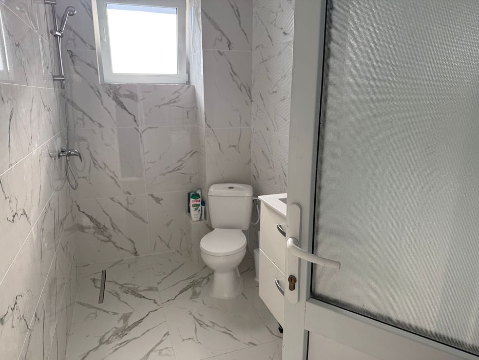 Inchiriez apartament  4 camere