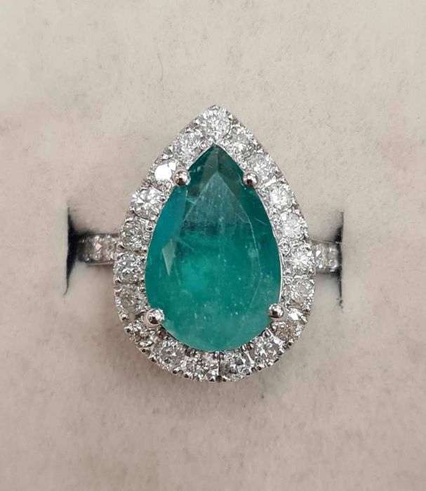 Set din aur alb 14k, cu smaralde naturale si diamante naturale, SAU37