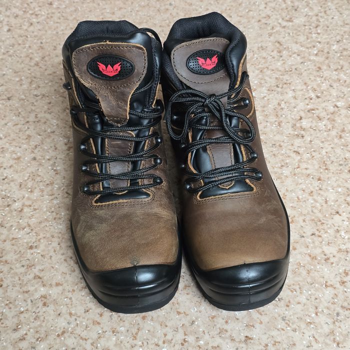 Продам спец. ботинки