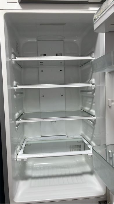 Холодильник Samsung