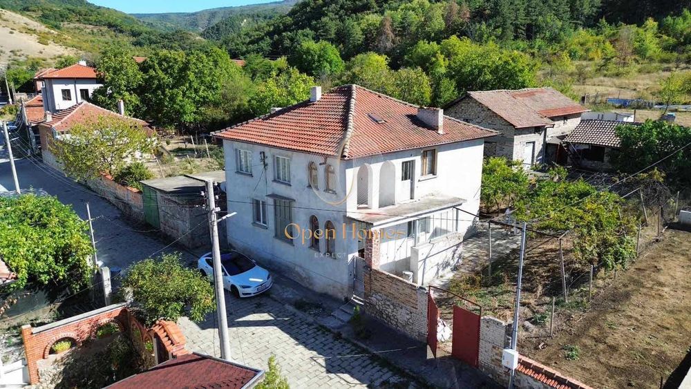 Продава се Къща в Перущица - 179 кв.м за 527 €/кв.м - Снимка #1