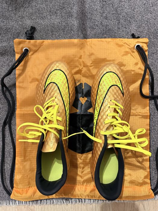 Nike Hypervenom бутонки Gold 43