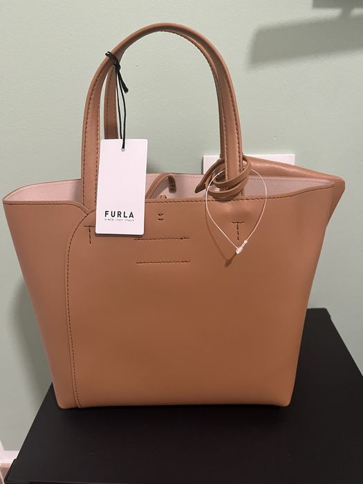 Оригинална чанта FURLA – чисто нова с етикет + несесер