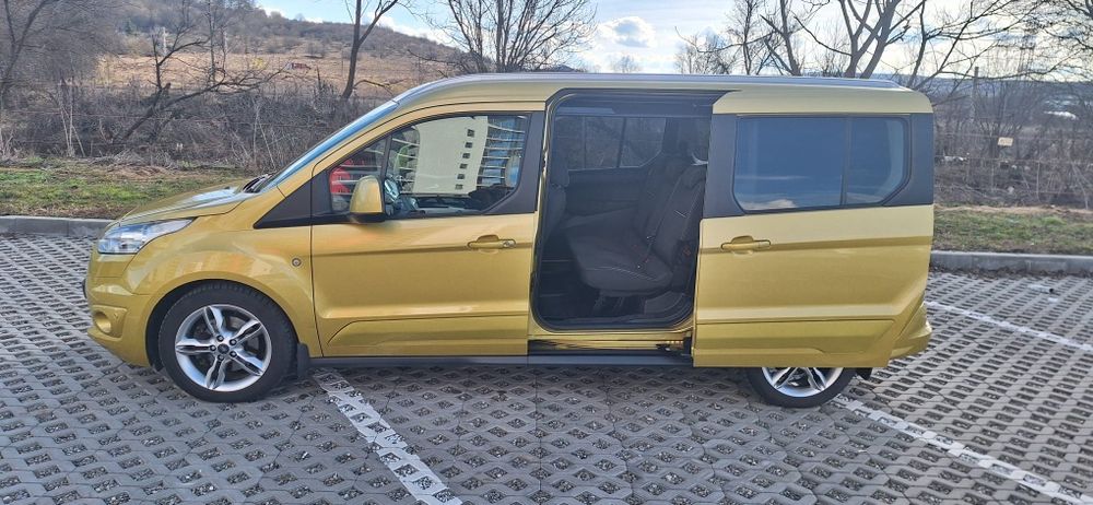 Vând Ford Tourneo