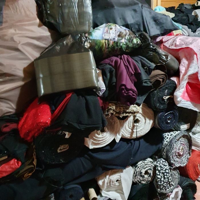 Vand tesături din dezafectare atelier