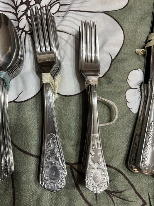 Set de tacamuri de masa complet pentru 12 persoane