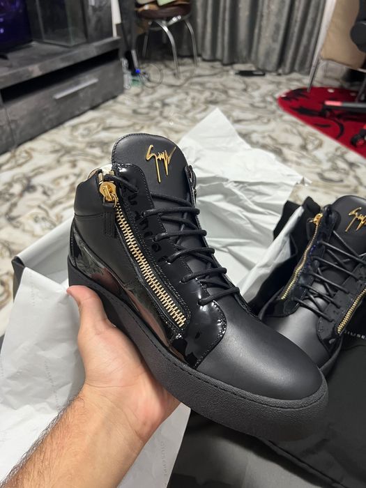 Giuseppe zanotti - URGENT