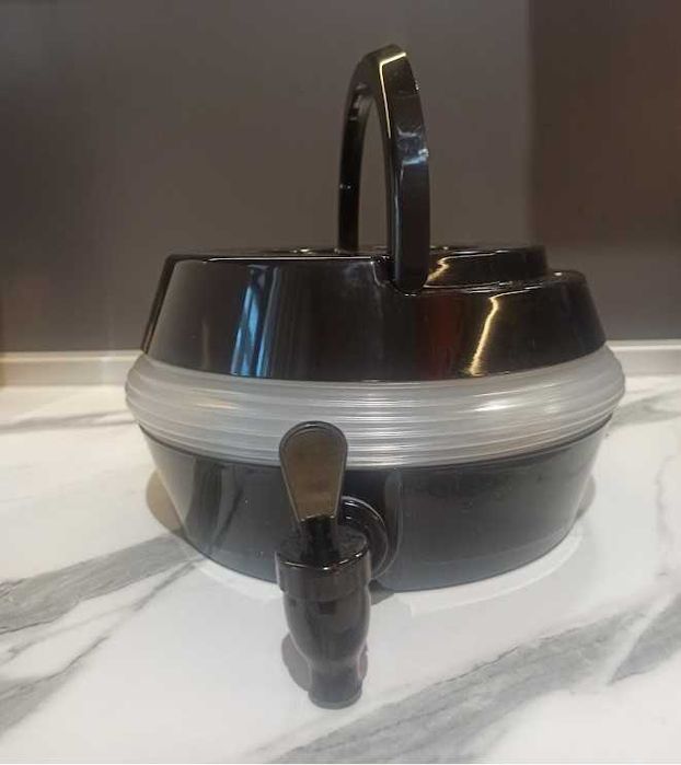 Сгъваем диспенсър с канелка