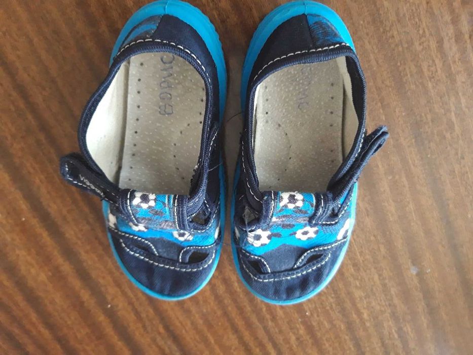 два чифта детски пантофки