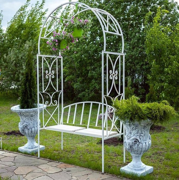 Садовые арки. Цветочницы из металла