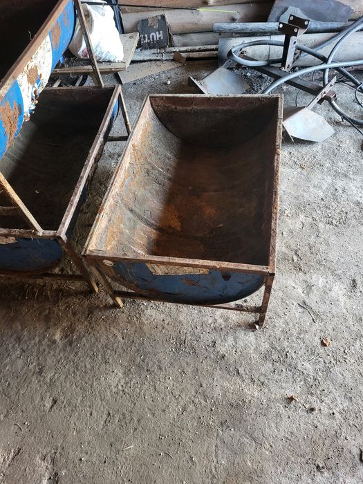 Продам науа . Кормушка для воды и т д