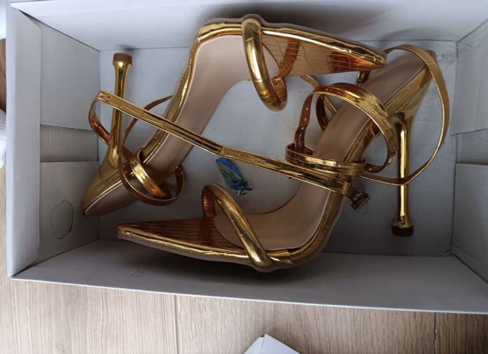 Дамски сандали на ток