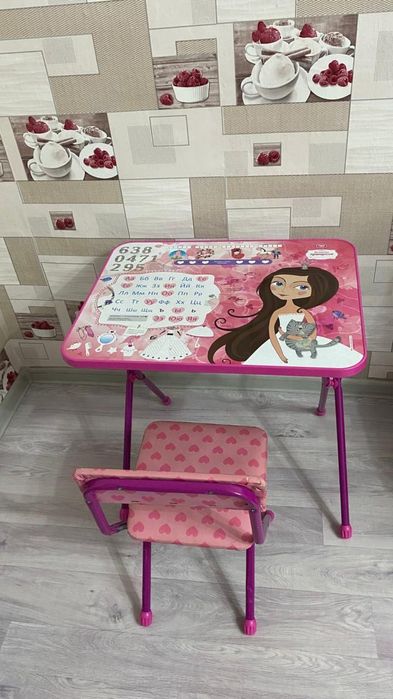 Стол детский девочка