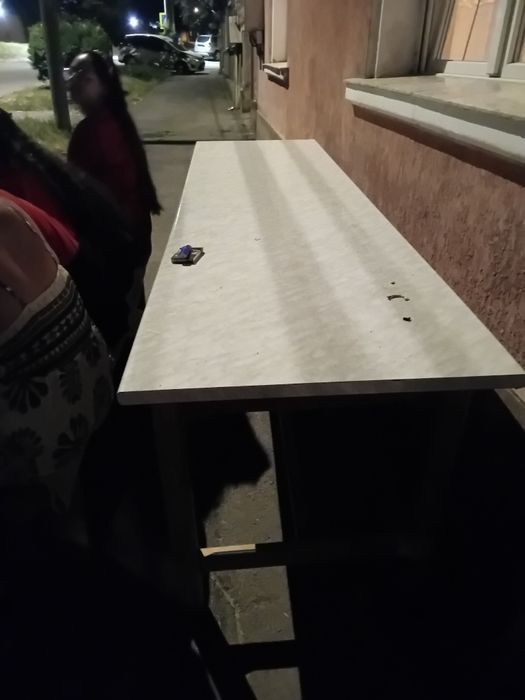 Vand Masa De Afara