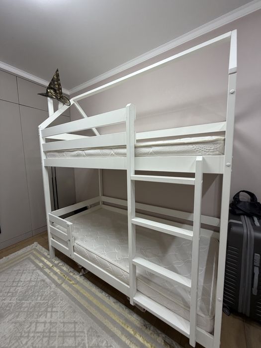 Продам  двухъярусную кровать