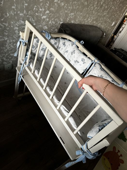 Продам детскую кроватку