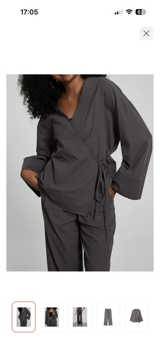 Продам костюм серого цвета.